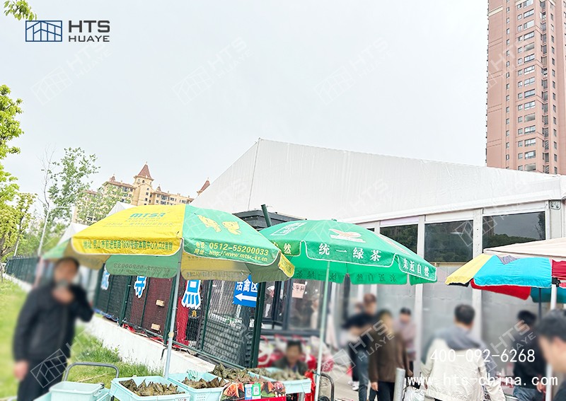 这座靠近4000平方米的菜市场篷房，正式投入使用了