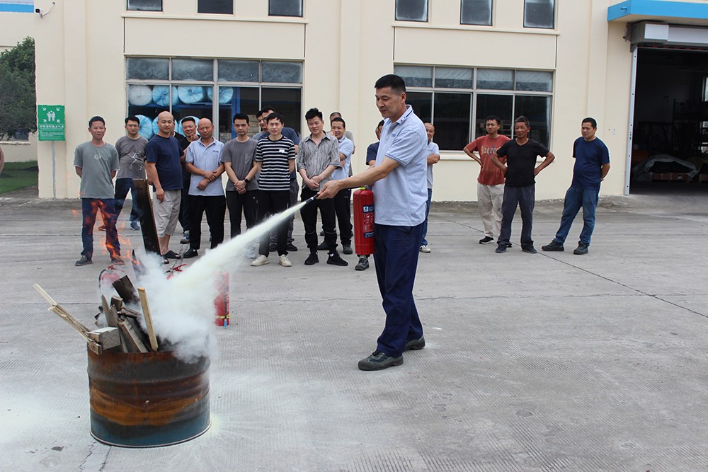 Z6尊龙凯时j构筑科技发展消防应急演练，筑牢篷房出产安全防线